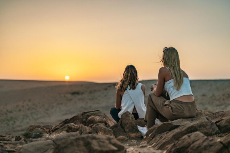 Marrakech: Agafay Desert Overnight, Dinner Show & Pool - FAQ