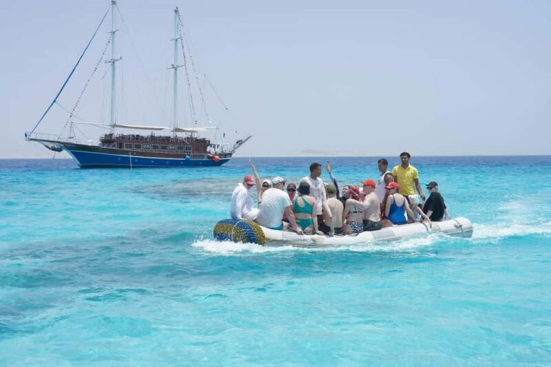 Marsa Alam: Pirates Premium Boat to turtle bay with lunch - Key Points