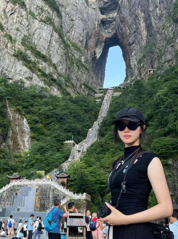 Marvelous Zhangjiajie Day Tour With National Forest Park - The Guides: Knowledge Makes All the Difference