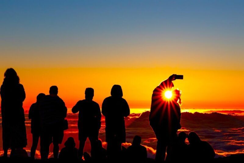 Maui: Haleakala Sunset and Stargazing Tour with Dinner - Key Points