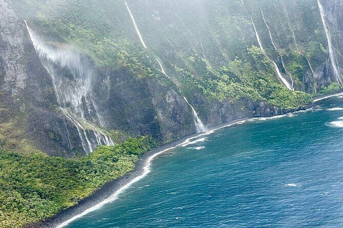Maui *PRIVATE* Air Tour: Aquamarine & Emerald Dream: (2-5 People) - An Overview of the Maui Private Air Tour Experience