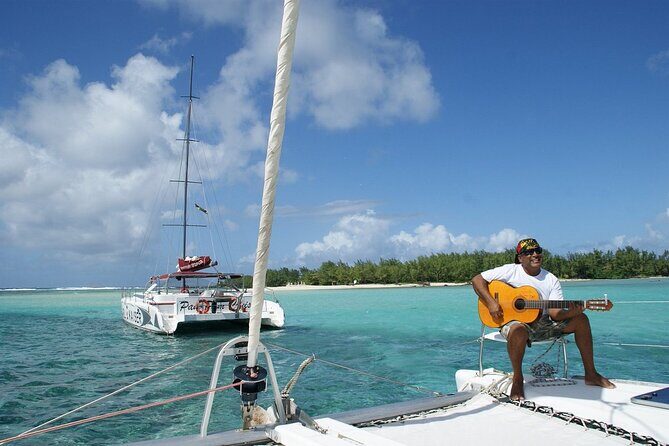 Mauritius: Ile Aux Cerfs Catamaran Tour with Lunch and Drinks - Key Points