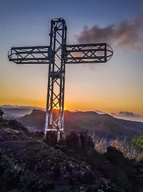 Mauritius: Le Morne sunrise hike + coffee at the top - Key Points