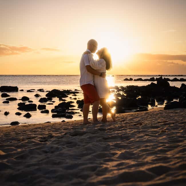 Mauritius: Sunset photoshoot (Honeymoon/family shoots) - Key Points