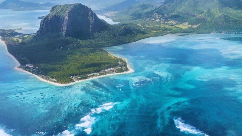 Mauritius: Underwater waterfall by Helicopter tour - Key Points