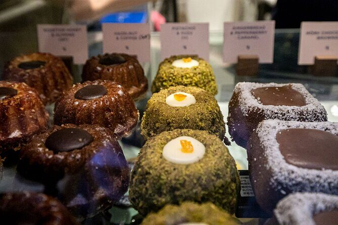 Melbourne Foodie Discovery Walking Tour - The Guide and Atmosphere