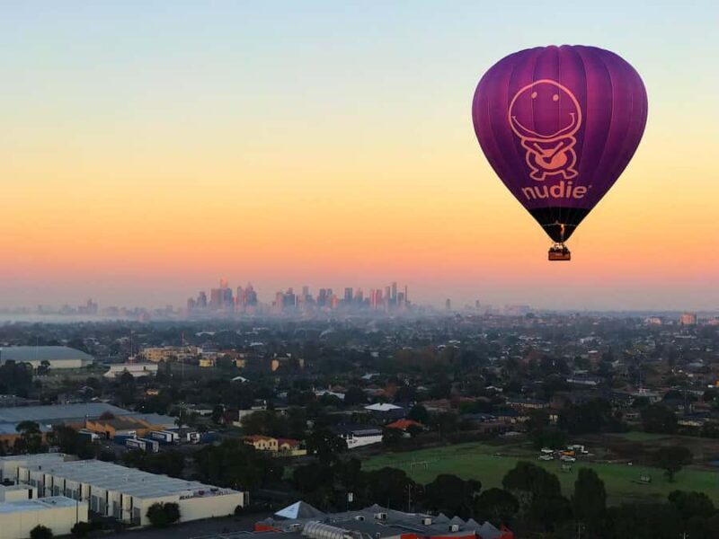 Melbourne: Sunrise Hot Air Balloon Experience with Breakfast - Key Points