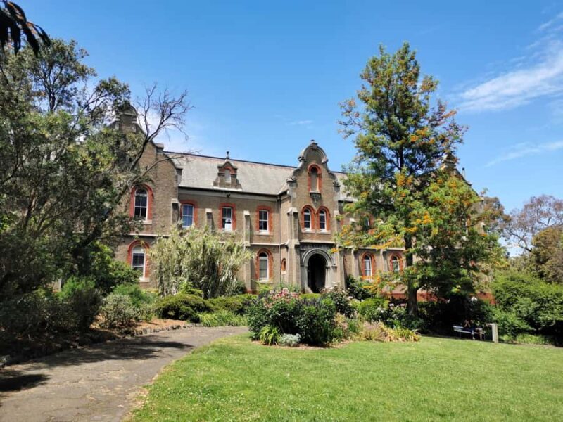 Melbourne: Walk the Yarra to Heritage Abbotsford Convent - A Natural Escape in the Heart of Melbourne