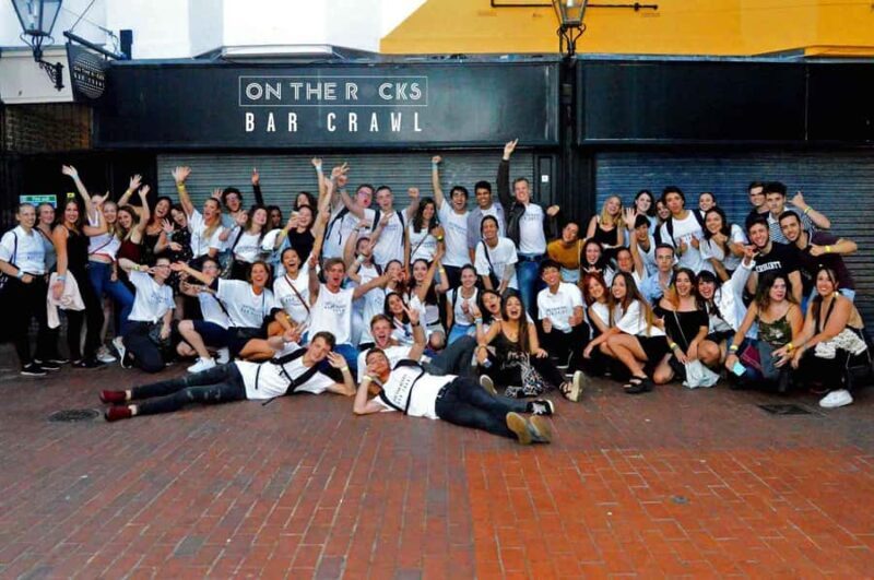 Melbourne: Weekly Bar Crawl: 5 Free shots, Club Entry - The Sum Up