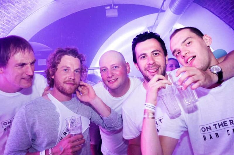 Melbourne: Weekly Bar Crawl: 5 Free shots, Club Entry - FAQ