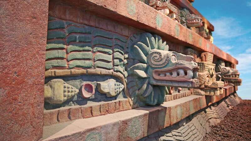 Mexico City: Trip to Teotihuacan Pyramids & Guadalupe Shrine - Visiting the Pyramids of Teotihuacan: Awe-inspiring Ancient Architecture