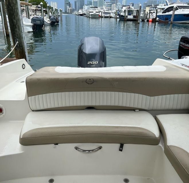 Miami: 24-Foot Private Boat for up to 8 People - Key Points
