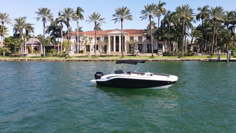Miami Beach: Private Boat Tour with Captain and Champagne - Key Points