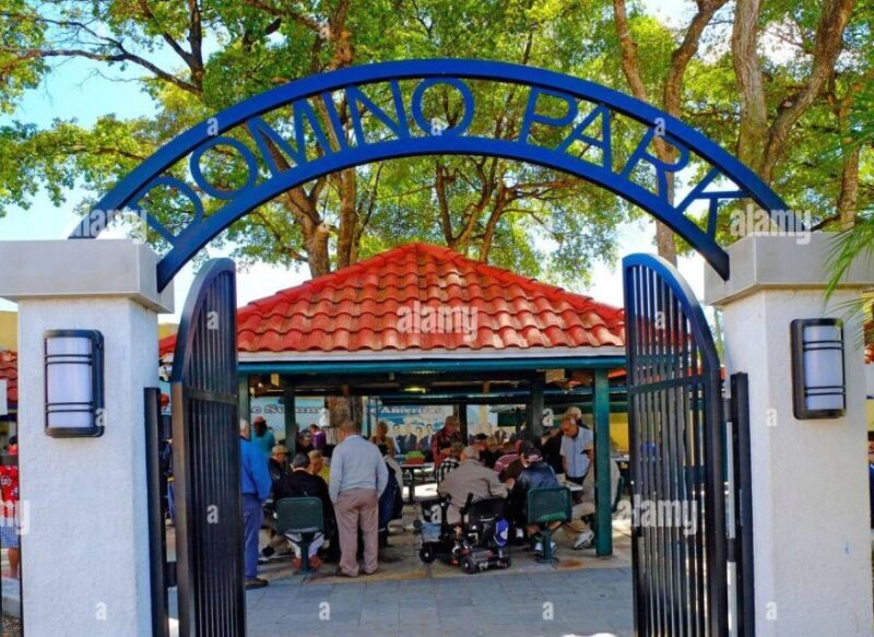 Miami City tour & Boat Tour - Exploring Miami from Land and Sea
