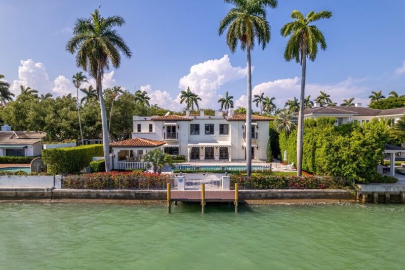 Miami: Miami Skyline Vintage Yacht Cruise, - A Detailed Look at the Miami Skyline Vintage Yacht Cruise