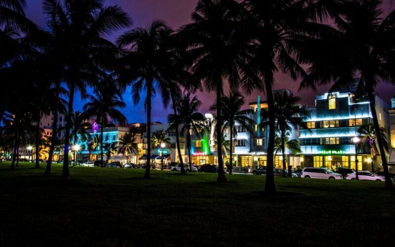 Miami: Open-top Bus Sightseeing Night Tour with Live Guide - Who Should Consider This Tour?