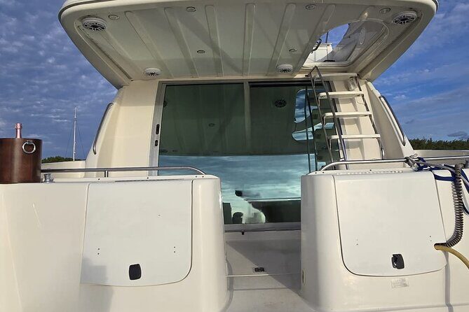 Miami Private Yacht cruise, enjoy the Biscayne bay luxury tours - An Overview of the Miami Yacht Experience