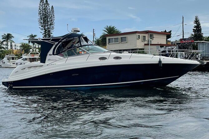 Miami Private Yacht Rental 2 to 4 hours for 12 ppl, Champagne - Food, Drinks, and Onboard Comfort
