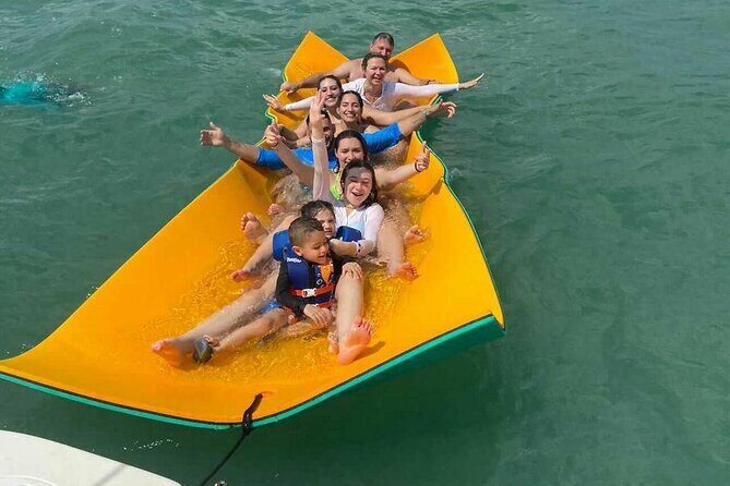 Miami Private Yacht Rental 2 to 4 hours for 12 ppl, Champagne - The Captain and Service