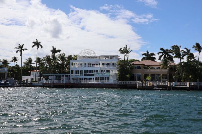 Miami Skyline Cruise of Millionaire Homes on Biscayne Bay - FAQ