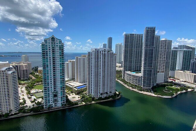 Miami Skyline Cruise of Millionaire Homes with Hotel Pick-up - An Honest Look at the Miami Skyline Cruise Experience