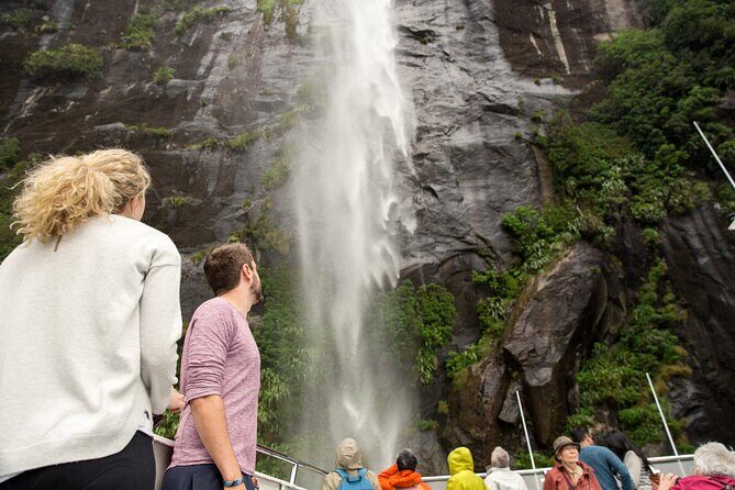 Milford Sound Coach and Extended Cruise from Te Anau - Key Points