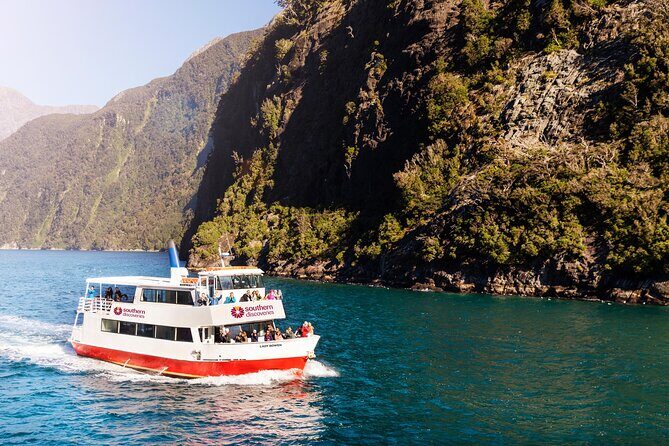 Milford Sound Coach and Extended Cruise from Te Anau - An Up-Close Look at the Milford Sound Experience
