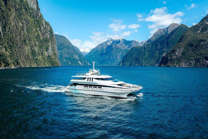 Milford Sound Cruise - The Experience Onboard: Comfort, Commentary, and Amenities