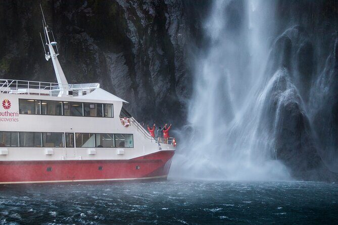 Milford Sound Nature Cruise with Southern Discoveries - An Honest Look at the Milford Sound Nature Cruise
