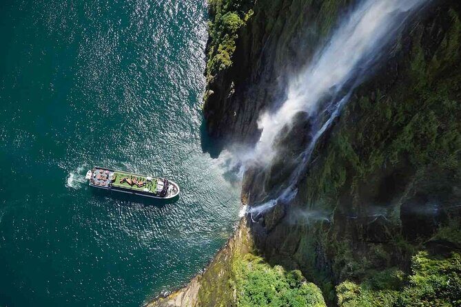 Milford Sound Tour from Queenstown with Cruise - An In-Depth Look at the Milford Sound Tour from Queenstown