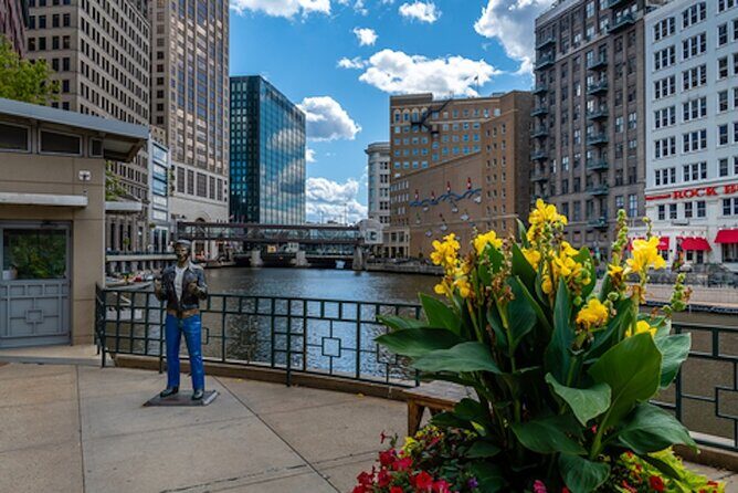 Milwaukee Historic Downtown Self Guided Walking Tour - An Inside Look at the Milwaukee Downtown Self-Guided Tour