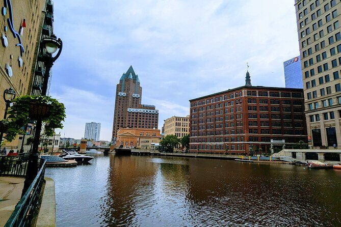Milwaukee Scavenger Hunt Walking Tour and Game - The Sum Up