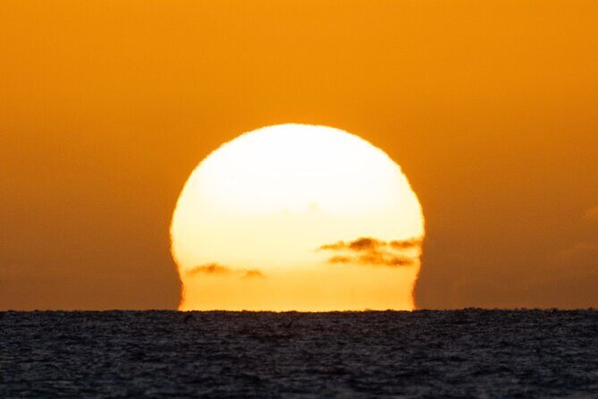 Moanas Luxury semi-private Sunset Cruise on Nalu - An Authentic Look at the Moanas Sunset Cruise Experience