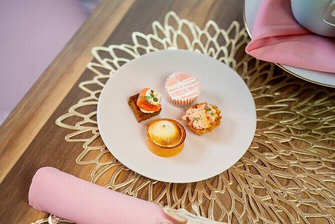 Mobile Tea Room Experience in New York - Key Points