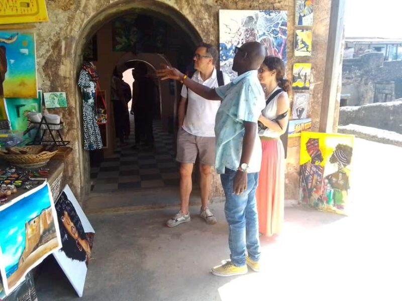 MOMBASA:FortJesus,OldTown,SpiceMarket, Shiva Temple DayTour. - The Spice Market: A Fragrant Feast