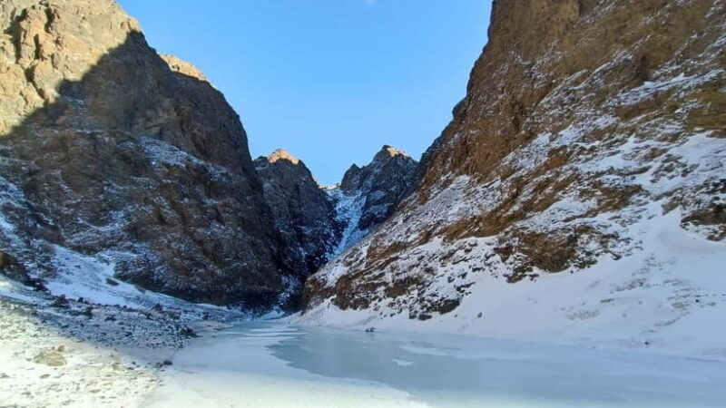 Mongolia : Winter Gobi Desert and Terelj National Park - Day 3: Yol Valley and Khongor Sand Dunes