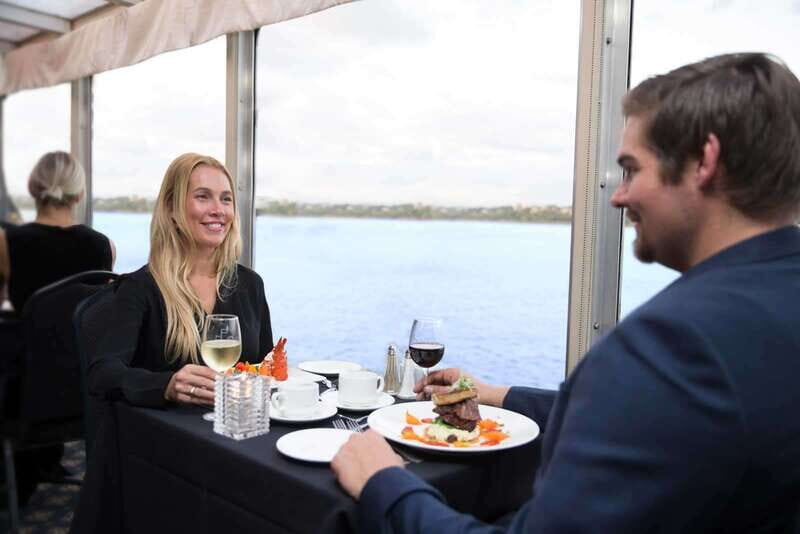Montréal: 3 or 5-Course Dinner Cruise with DJ & Dancing - The Value and Why It’s Worth Considering