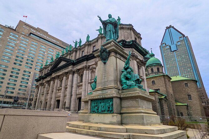 Montréal Downtown and Underground City Private Walking Tour - The Iconic Landmarks and University
