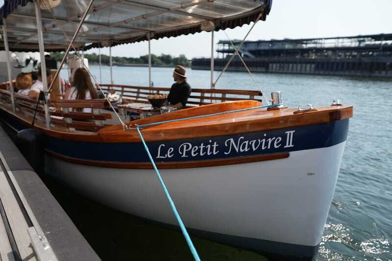 Montreal: Electric Boat Cruise with Onboard Drinks - Accessibility and Practicalities