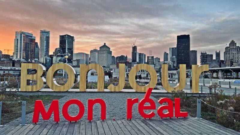 Montreal: Walking Tour 2h Downtown, RESO and Old Montreal - Key Points