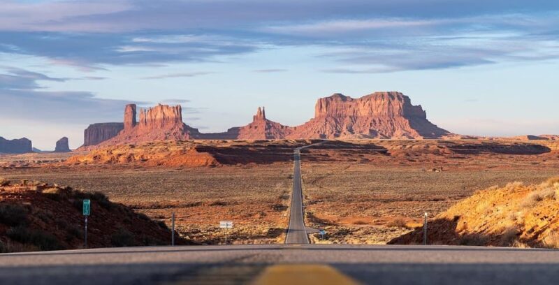 Monument Valley: Cultural Tour with Dinner and Entertainment - Visiting a Navajo Hogan: Connecting with Culture