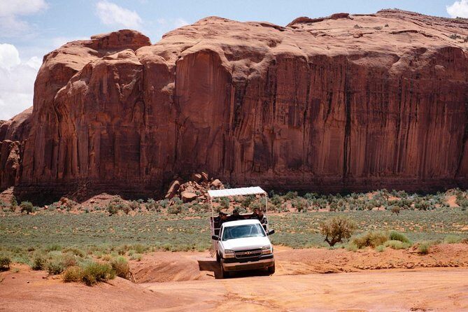 Monument Valley Loop Drive Tour - An Introduction to Monument Valley Loop Drive Tour