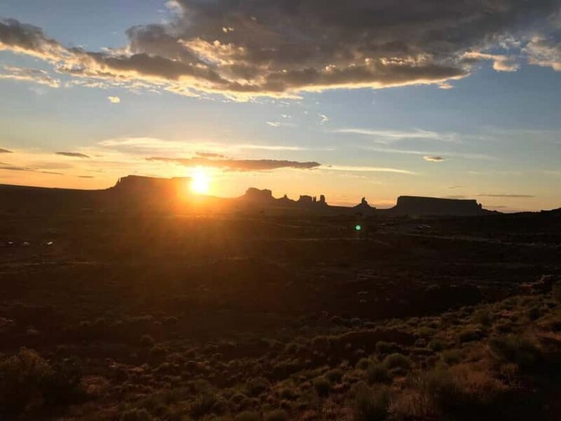 Monument Valley: Sunrise or Sunset Tour with Navajo Guide - The Experience: What You Can Expect