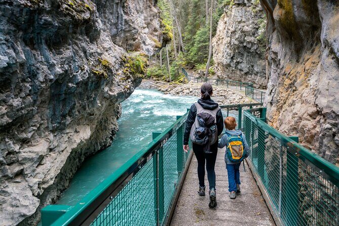 Moraine Lake, Lake Louise Johnston Canyon Banff Town from Calgary - Key Points