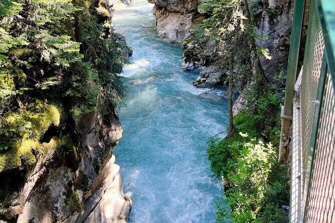 Moraine Lake, Louise, Emerald Lake, Johnston Canyon, Banff Town - Key Points