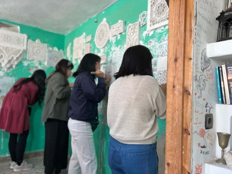 Moroccan Plaster Sculpture Workshop - The Human Touch and Authentic Atmosphere