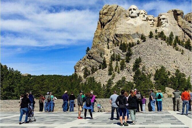 Mt Rushmore, Crazy Horse and Custer State Park Wildlife Loop Tour - Key Points