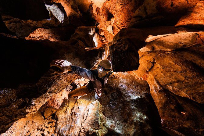 Multi-Cave Experience - An Introduction to the Multi-Cave Experience