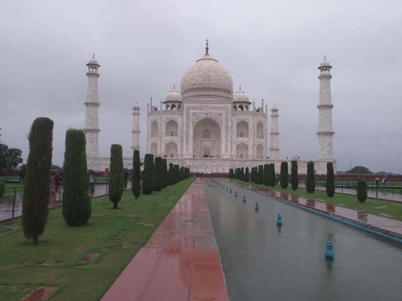 Mumbai Agra Same Day Tour with Return Flights and lunch - Key Points