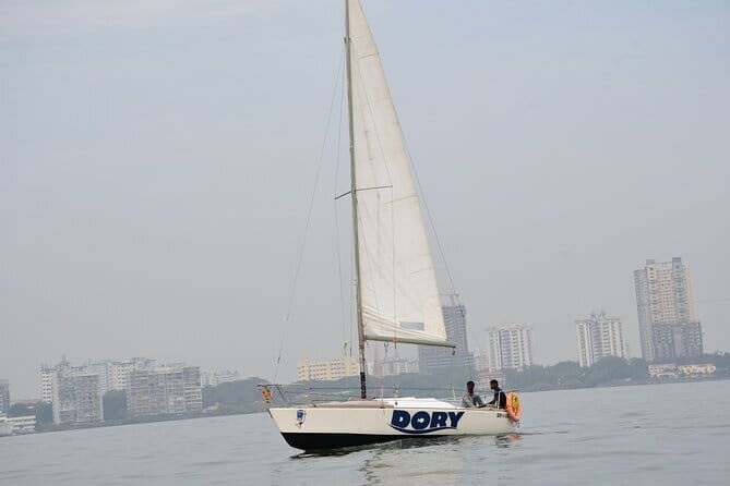 Mumbai Bay Breeze Sail on a Compact Yacht Experience - What to Expect During the Yacht Experience